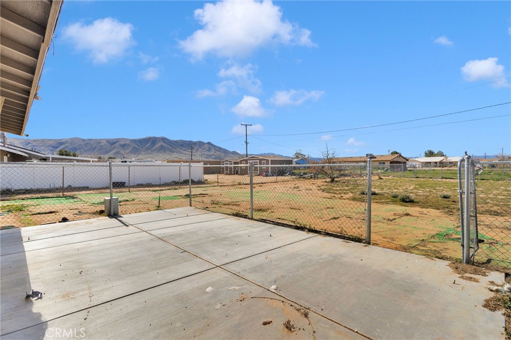 10616 Jamul Road Apple Valley, CA 92308 - Photo 24 of 25 Back patio