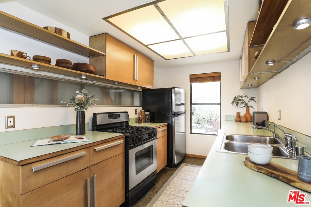 3375 Descanso Drive, Unit 2 Los Angeles, CA 90026 - Photo 13 of 31