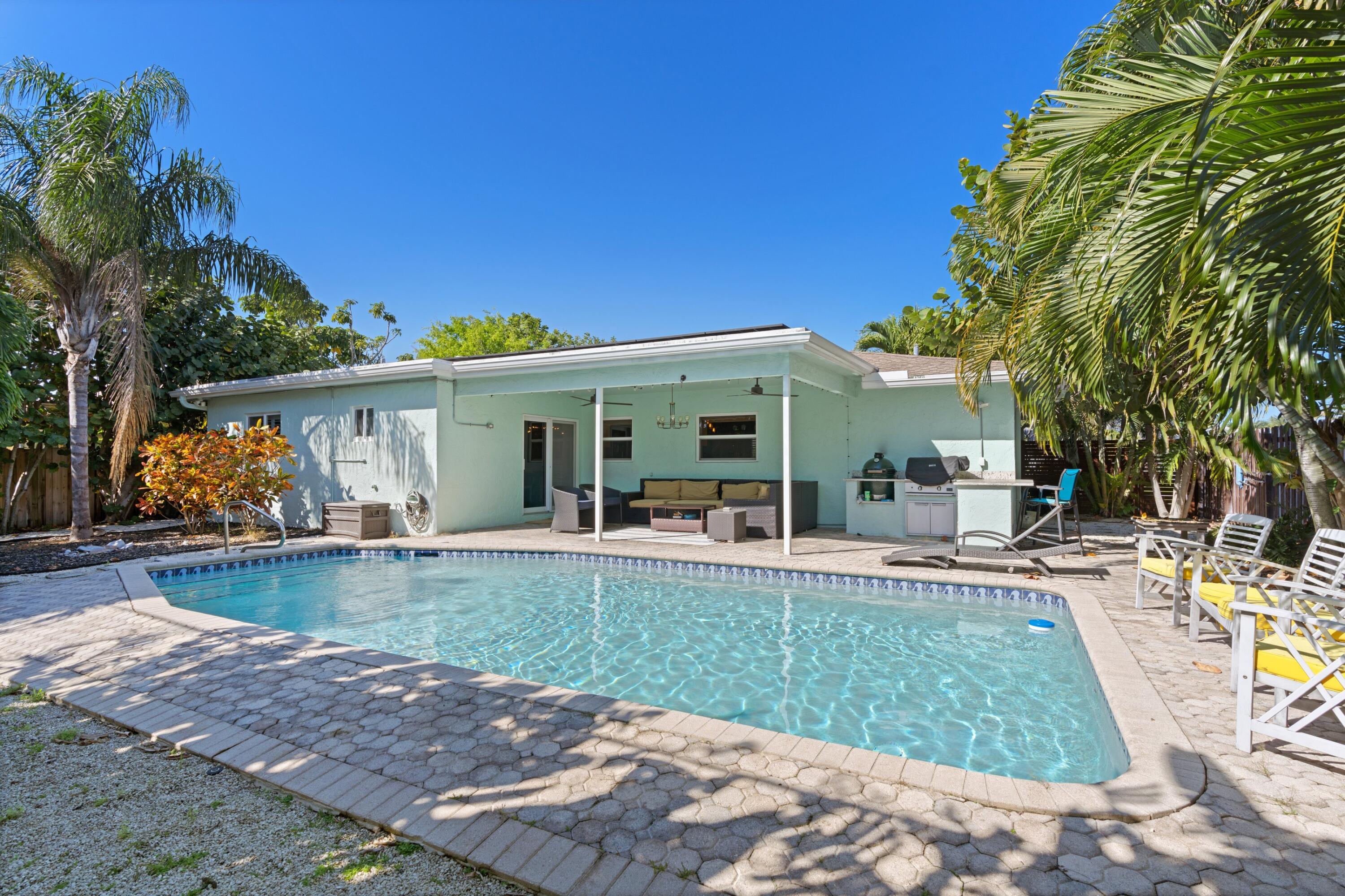 136 Oregon Lane Boca Raton, FL 33487 - Photo 18 of 45 Pool & Patio
