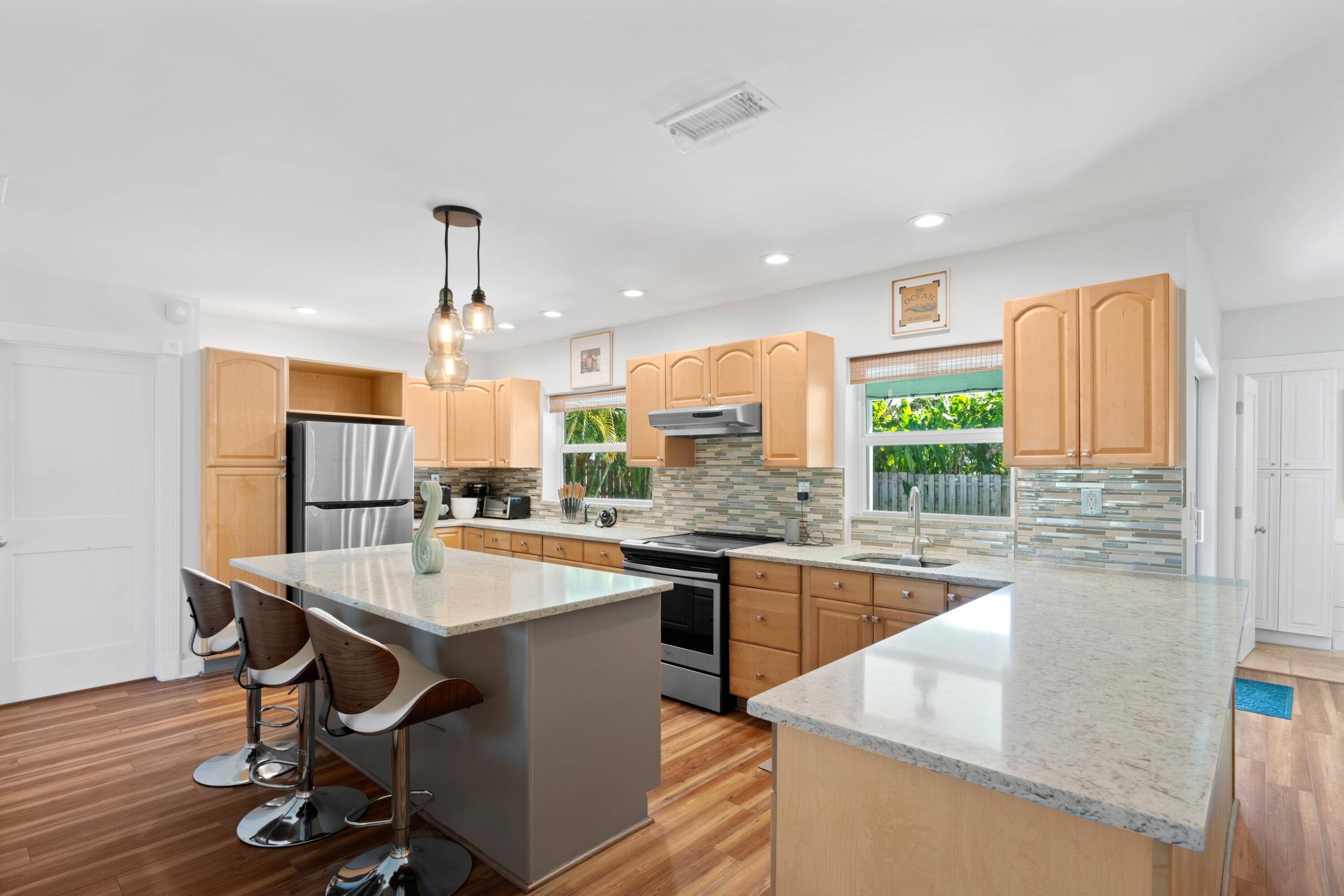 136 Oregon Lane Boca Raton, FL 33487 - Photo 9 of 45 Kitchen