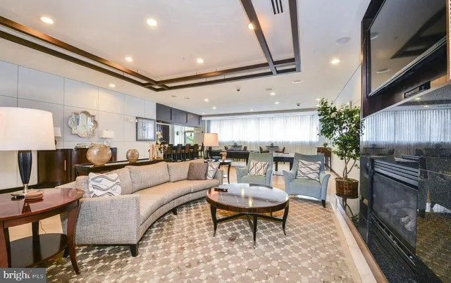 $2,000 | 12000 Market Street, Unit 377, Reston, VA 20190