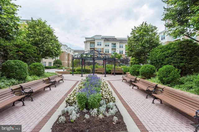 $2,000 | 12000 Market Street, Unit 377, Reston, VA 20190