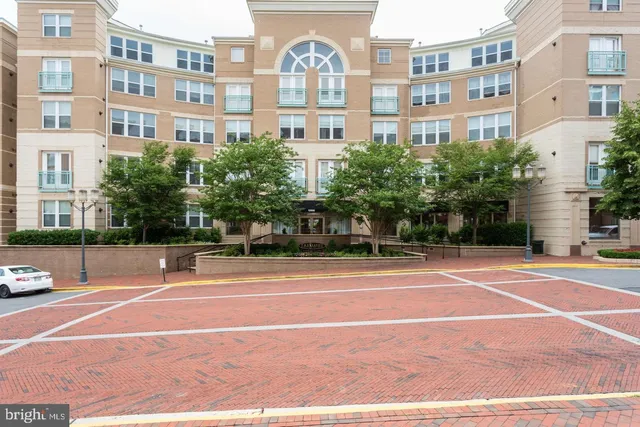 $2,000 | 12000 Market Street, Unit 377, Reston, VA 20190