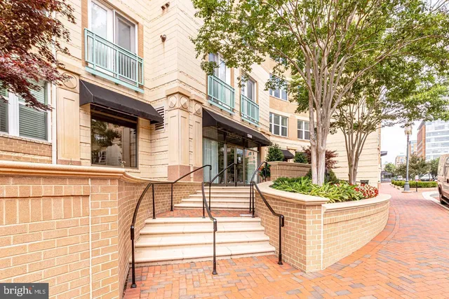 $2,000 | 12000 Market Street, Unit 377, Reston, VA 20190