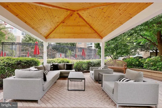 $2,000 | 12000 Market Street, Unit 377, Reston, VA 20190