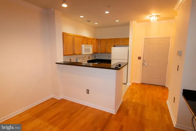 $2,000 | 12000 Market Street, Unit 377, Reston, VA 20190