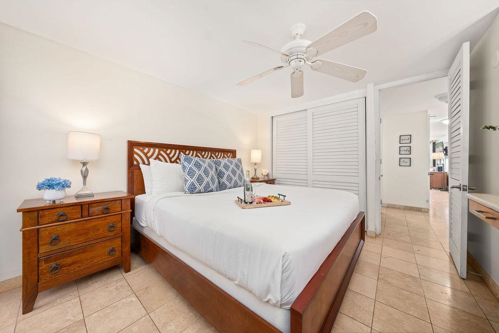 3785 Lower Honoapiilani Road, Unit 208 Lahaina, HI 96761 - Photo 29 of 50 a spacious bedroom with a bed and a chandelier