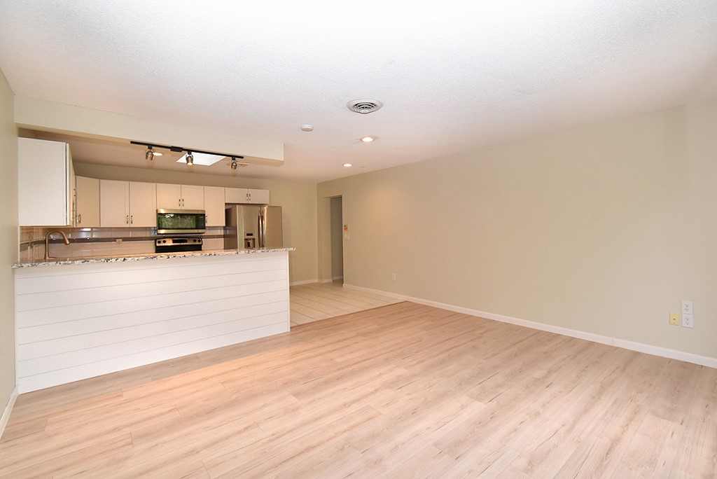 61 Fox Ridge Crescent Warwick, RI 02886 - Photo 5 of 17 Gallery Image 5