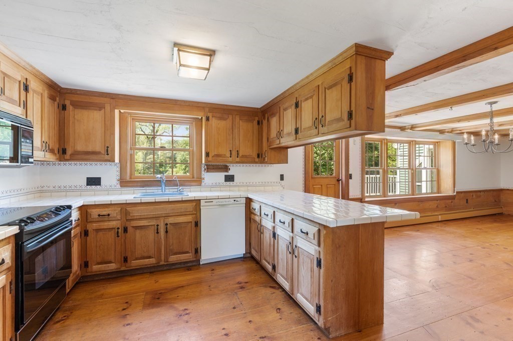139 Dakin Road Sudbury, MA 01776 - Photo 11 of 42 Gallery Image 11