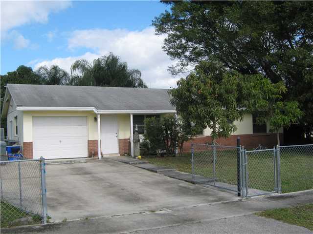 999 Mohawk Street Jupiter, FL 33458 - Photo 1 of 8 Primary Photo