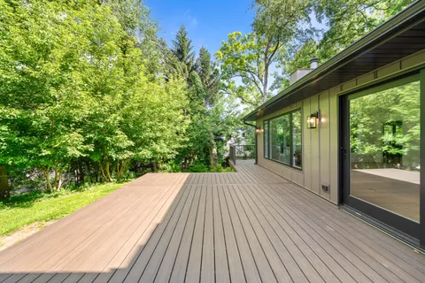 $1,795,000 | 853 Sauganash Drive, Fontana, WI 53125