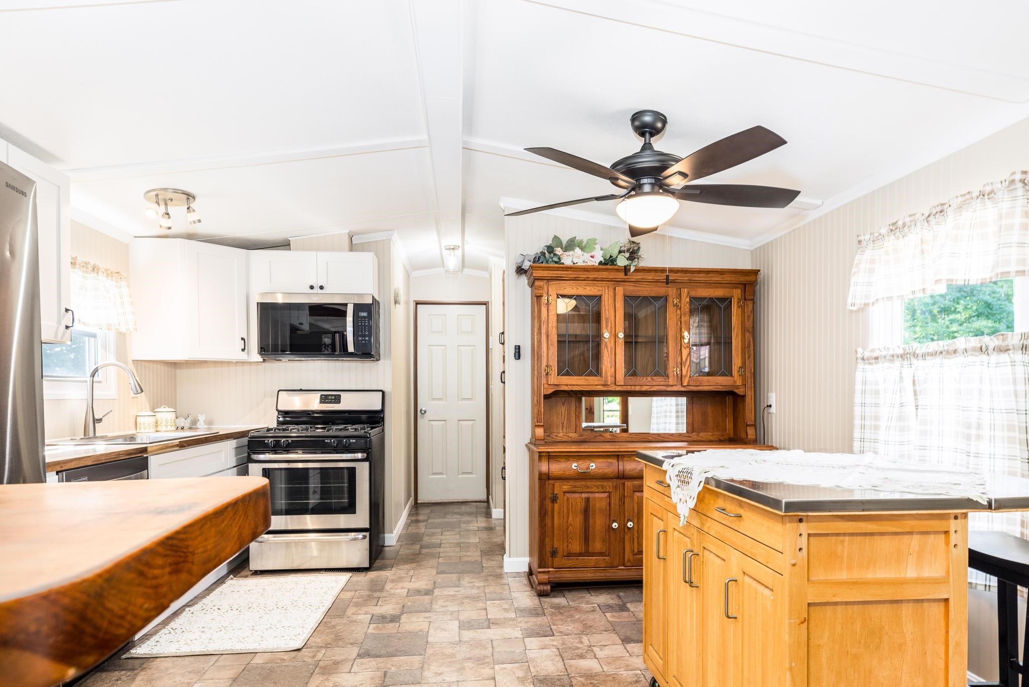 39 Hilton Avenue Exeter, NH 03833 - Photo 14 of 38