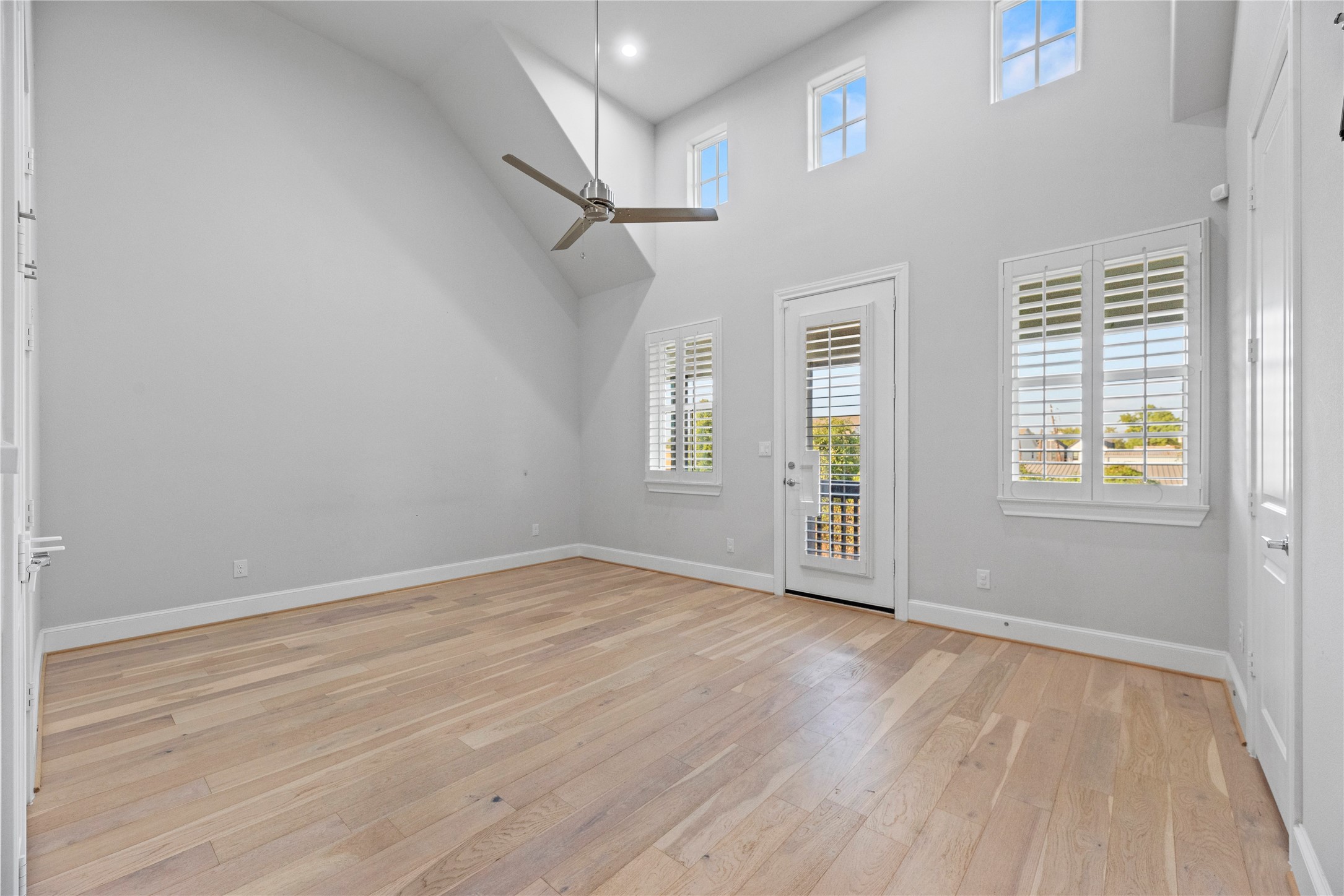 5306 South Capitol Street Houston, TX 77023 - Photo 12 of 28 an empty room with wooden floor and windows