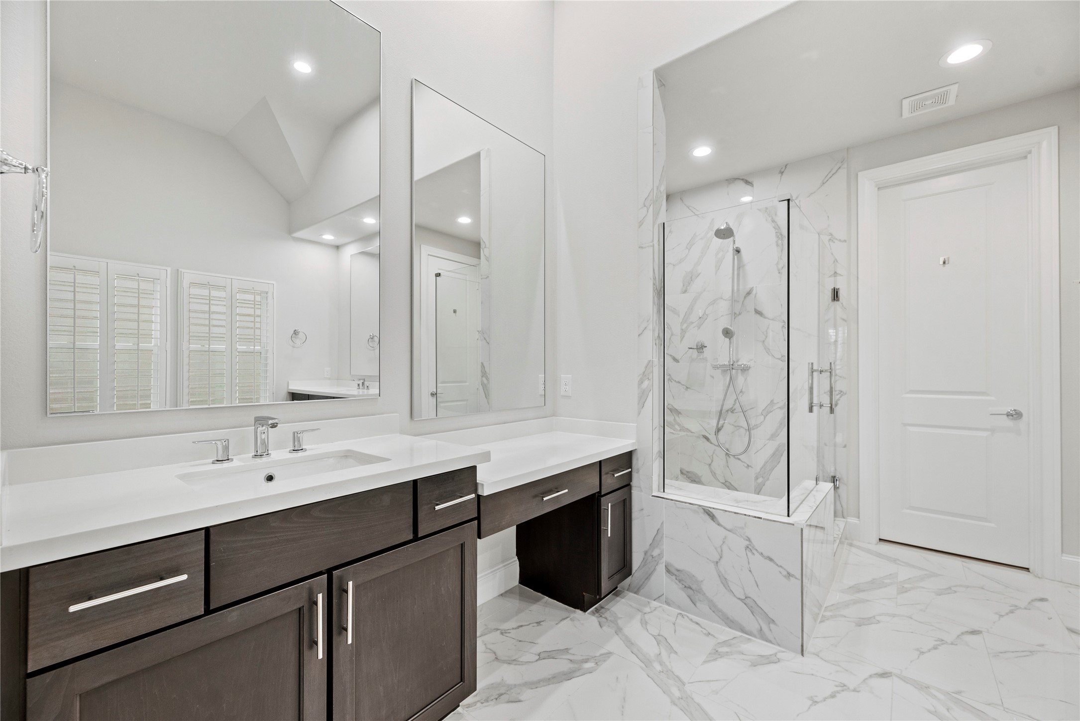5306 South Capitol Street Houston, TX 77023 - Photo 16 of 28 a spacious bathroom with a shower sink and mirror