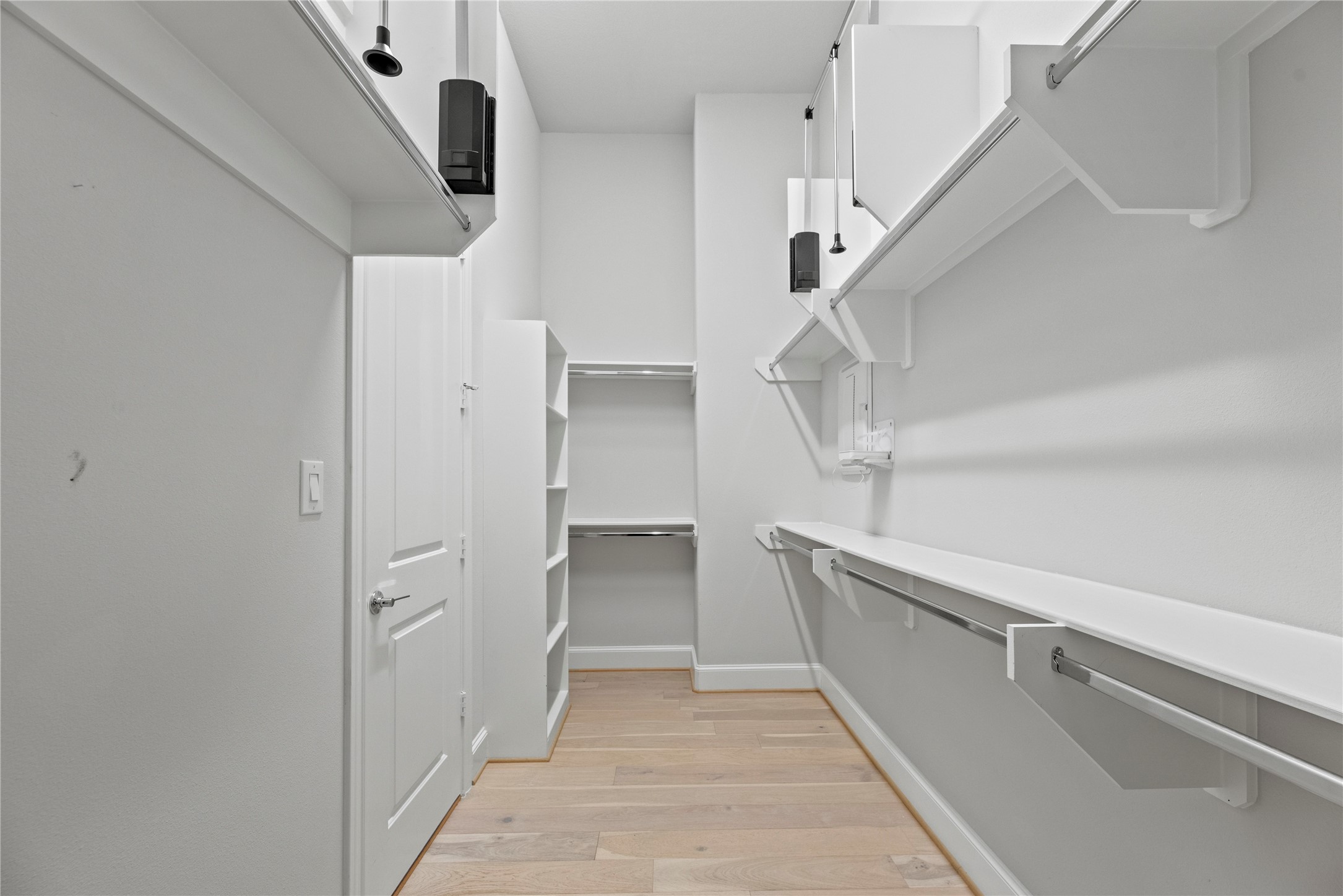 5306 South Capitol Street Houston, TX 77023 - Photo 19 of 28 a view of entryway and kitchen