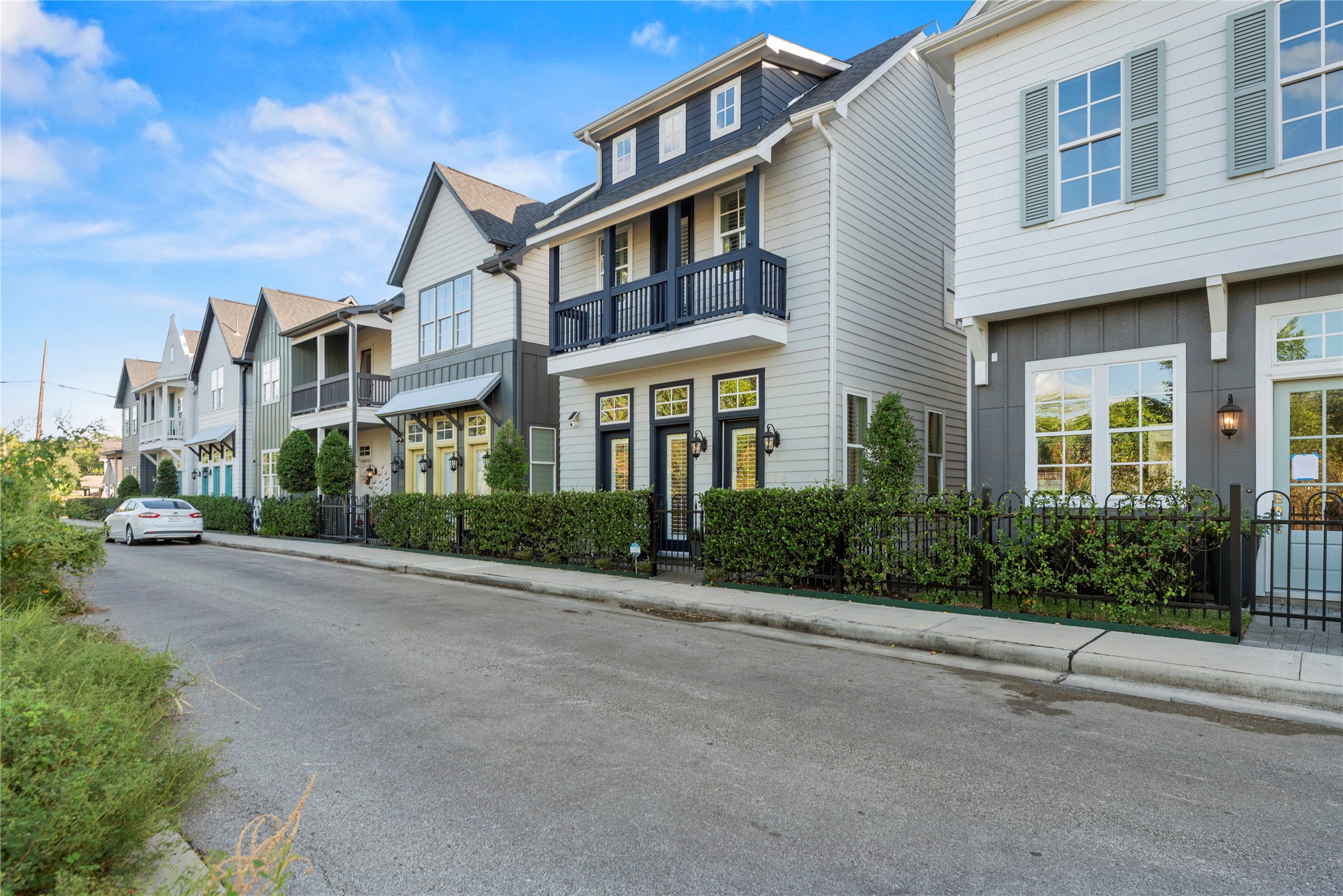 5306 South Capitol Street Houston, TX 77023 - Photo 28 of 28 a front view of a brick house with a yard