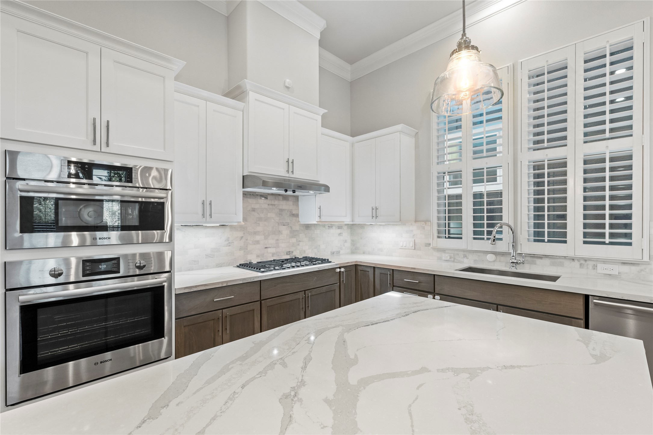 5306 South Capitol Street Houston, TX 77023 - Photo 8 of 28 a kitchen with stainless steel appliances a stove sink and cabinets
