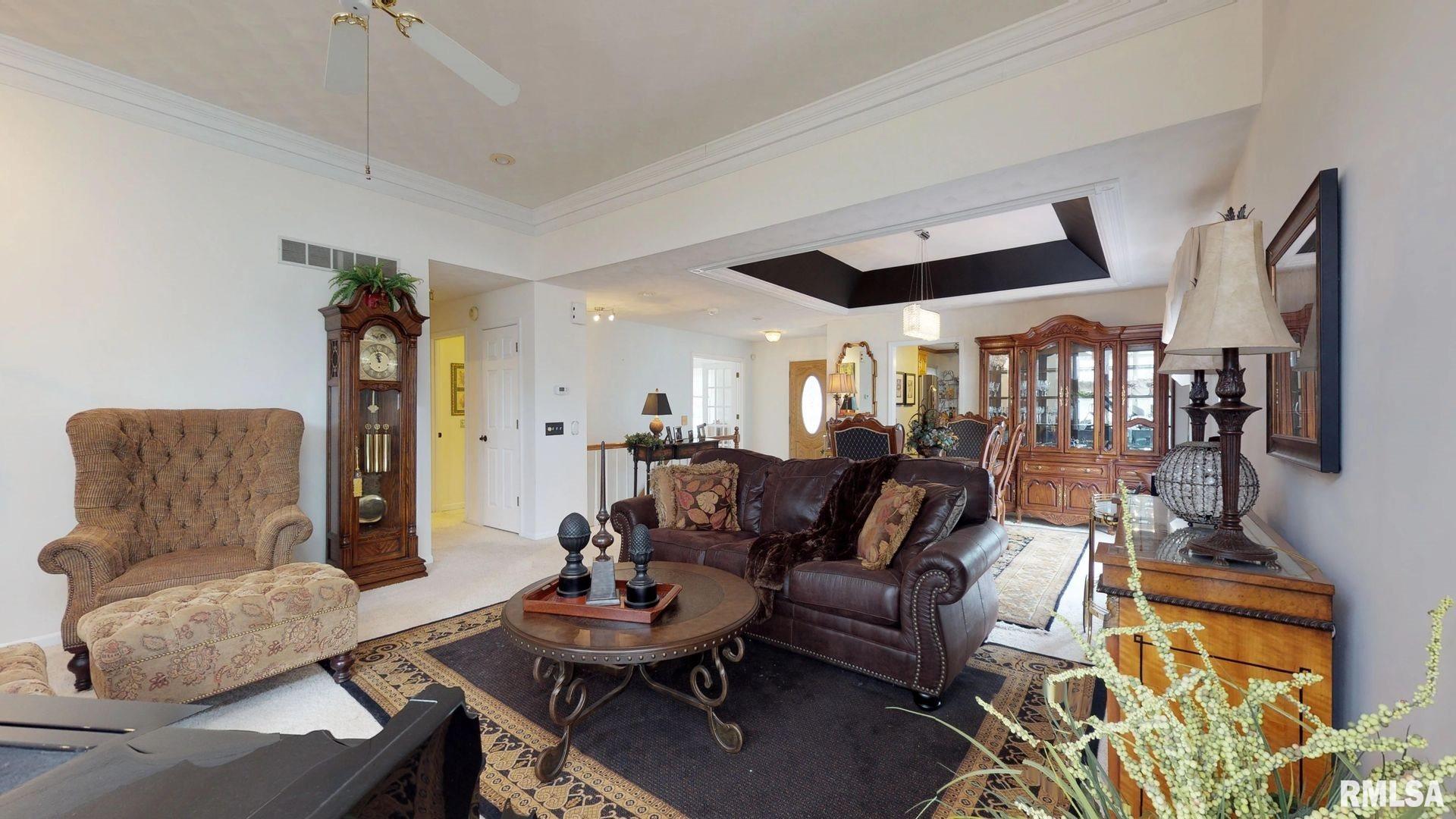 2559 Chapel Hill Road Springfield, IL 62702 - Photo 4 of 48