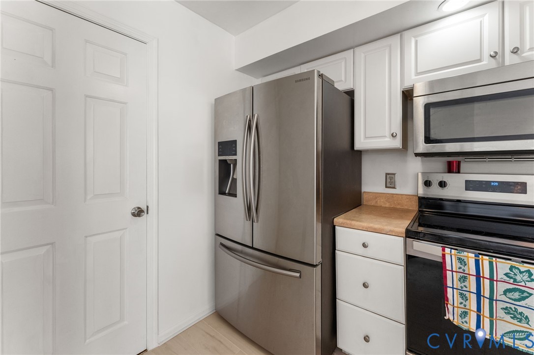 1760 Gloucester Road Gloucester Point, VA 23062 - Photo 18 of 47 Kitchen featuring stainless steel appliances, whit