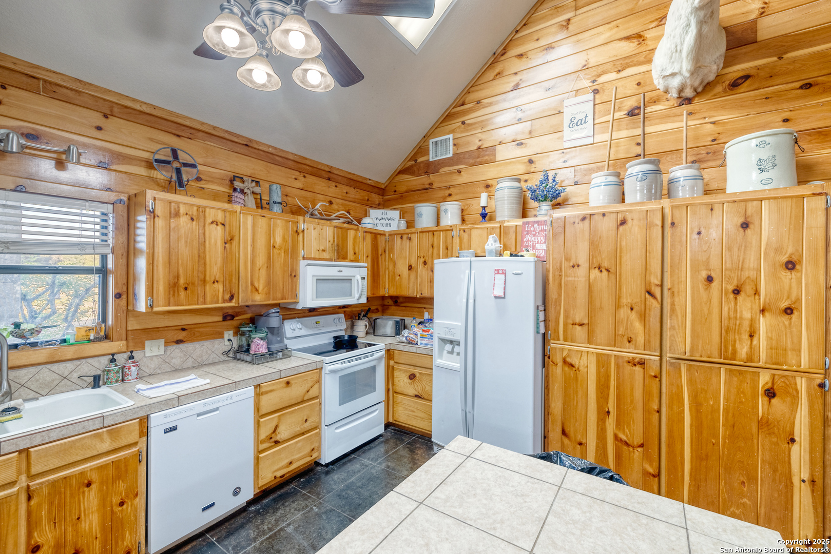 498 Camino Del Rancho Concan, TX 78838 - Photo 6 of 37