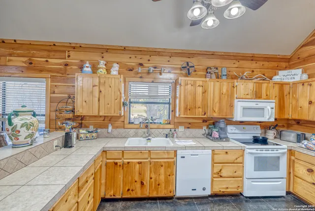 $850,000 | 498 Camino Del Rancho, Concan, TX 78838