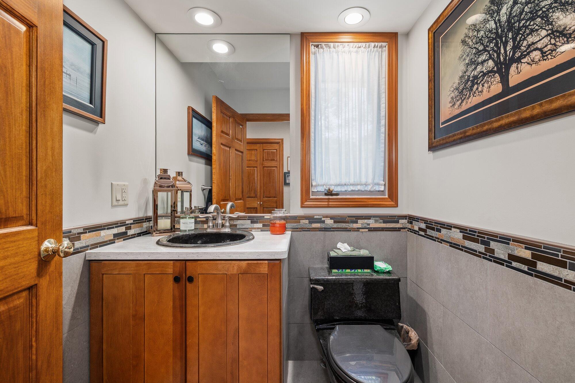 1833 East Hanley Road Mansfield, OH 44903 - Photo 29 of 94 19-int-bath-half