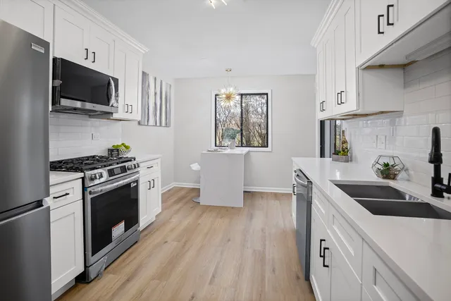 $344,700 | 1454 North Elmhurst Road, Unit 102B, Mount Prospect, IL 60056