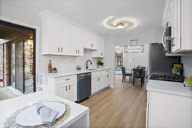 $344,700 | 1454 North Elmhurst Road, Unit 102B, Mount Prospect, IL 60056