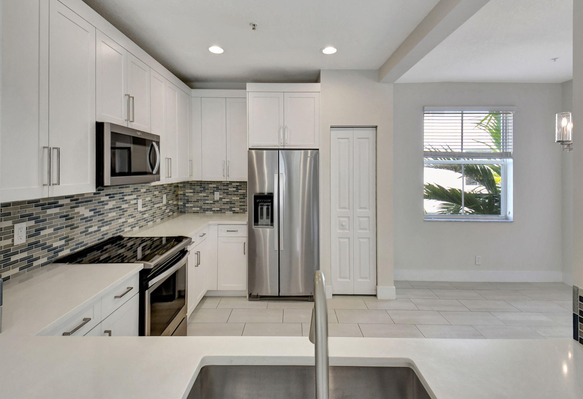 325 Atlantic Grove Way Delray Beach, FL 33444 - Photo 11 of 46 Kitchen