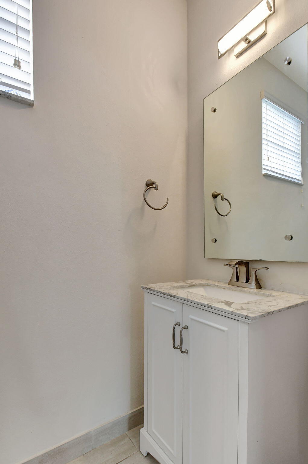 325 Atlantic Grove Way Delray Beach, FL 33444 - Photo 11 of 45 powder bath