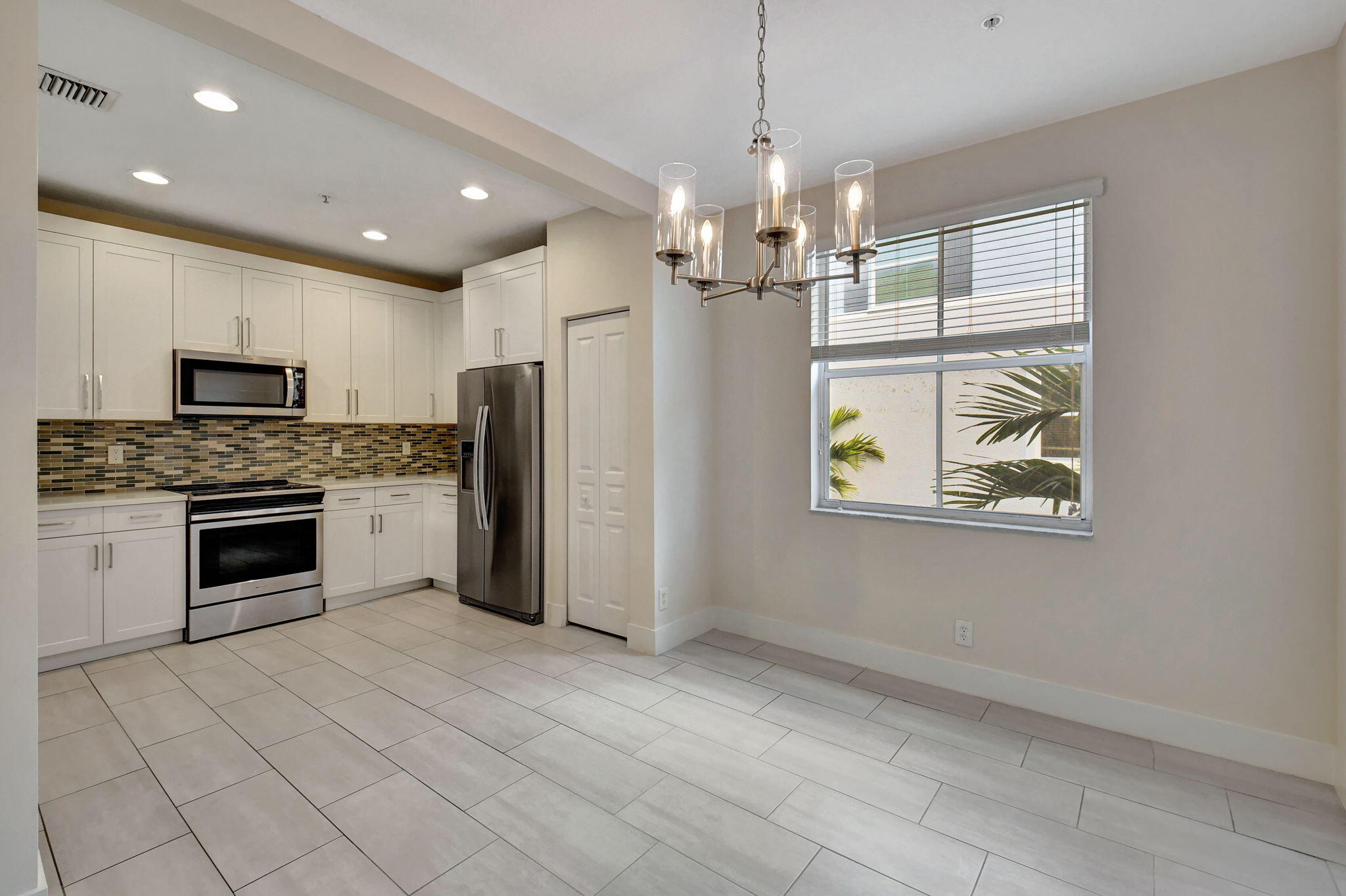 325 Atlantic Grove Way Delray Beach, FL 33444 - Photo 12 of 45 Kitchen