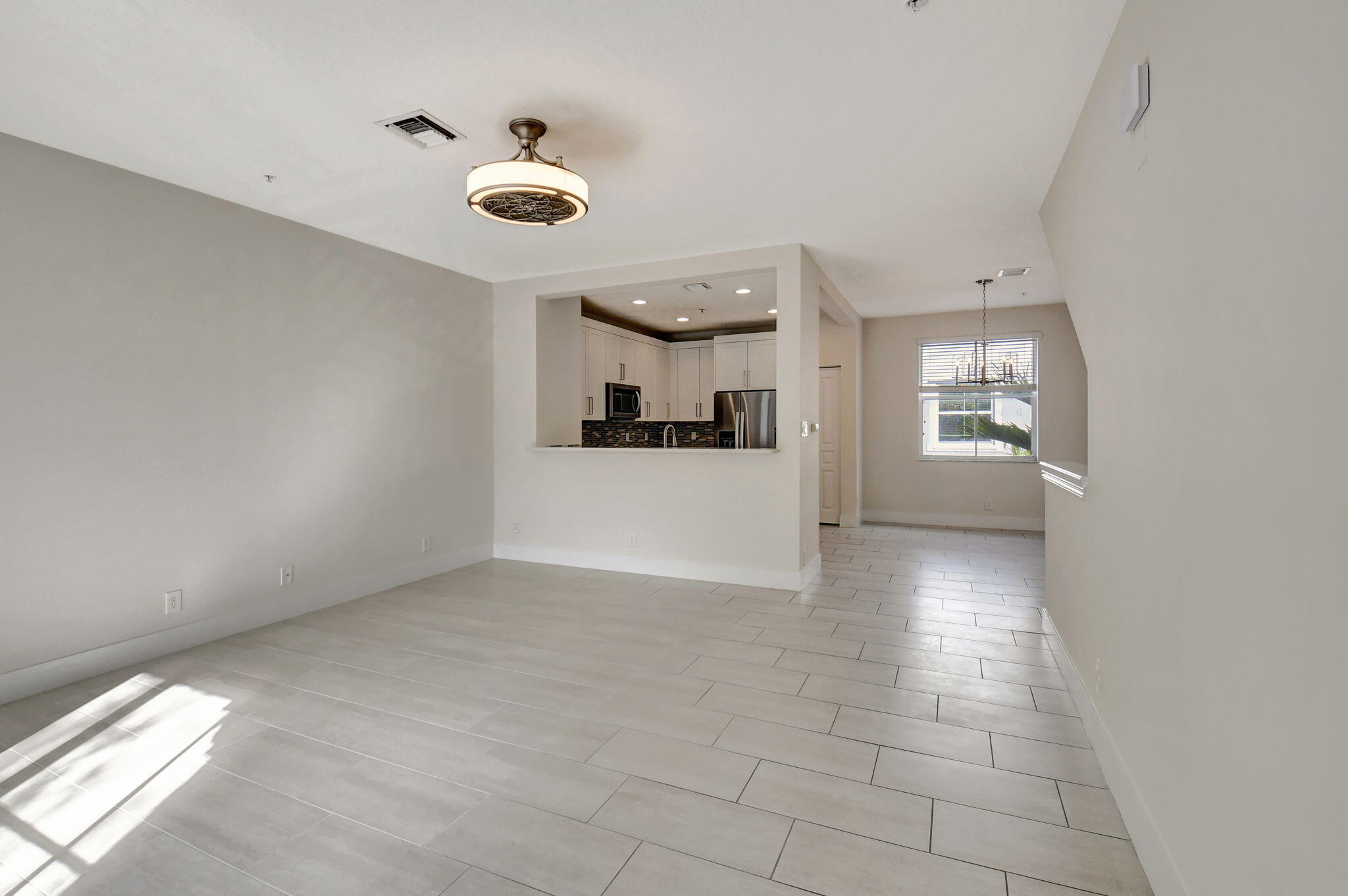 325 Atlantic Grove Way Delray Beach, FL 33444 - Photo 17 of 45 Living room
