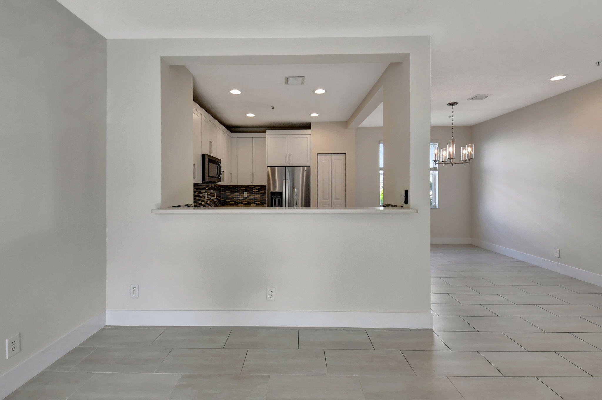 325 Atlantic Grove Way Delray Beach, FL 33444 - Photo 20 of 45 Living room