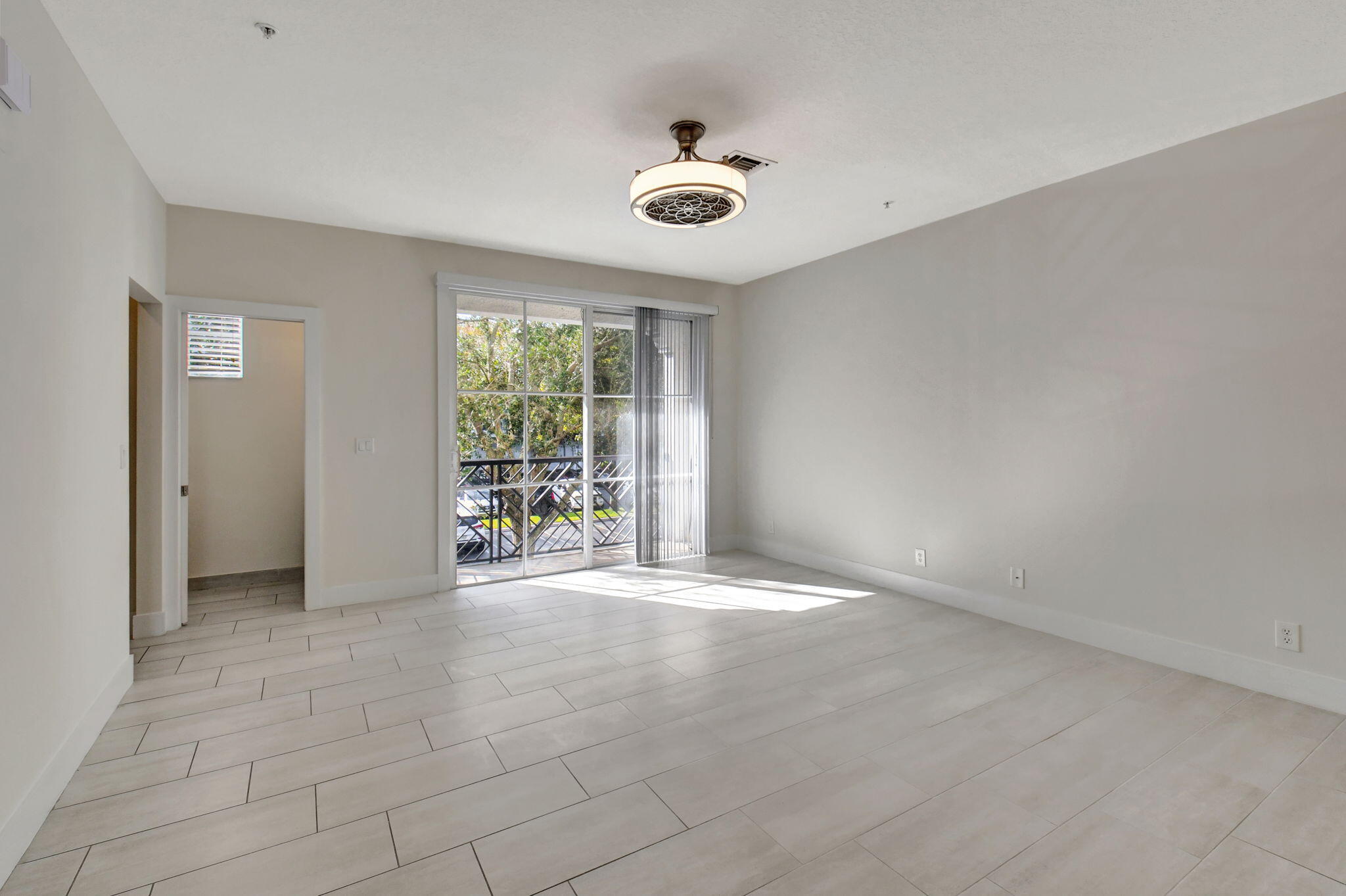 325 Atlantic Grove Way Delray Beach, FL 33444 - Photo 21 of 45 Living room