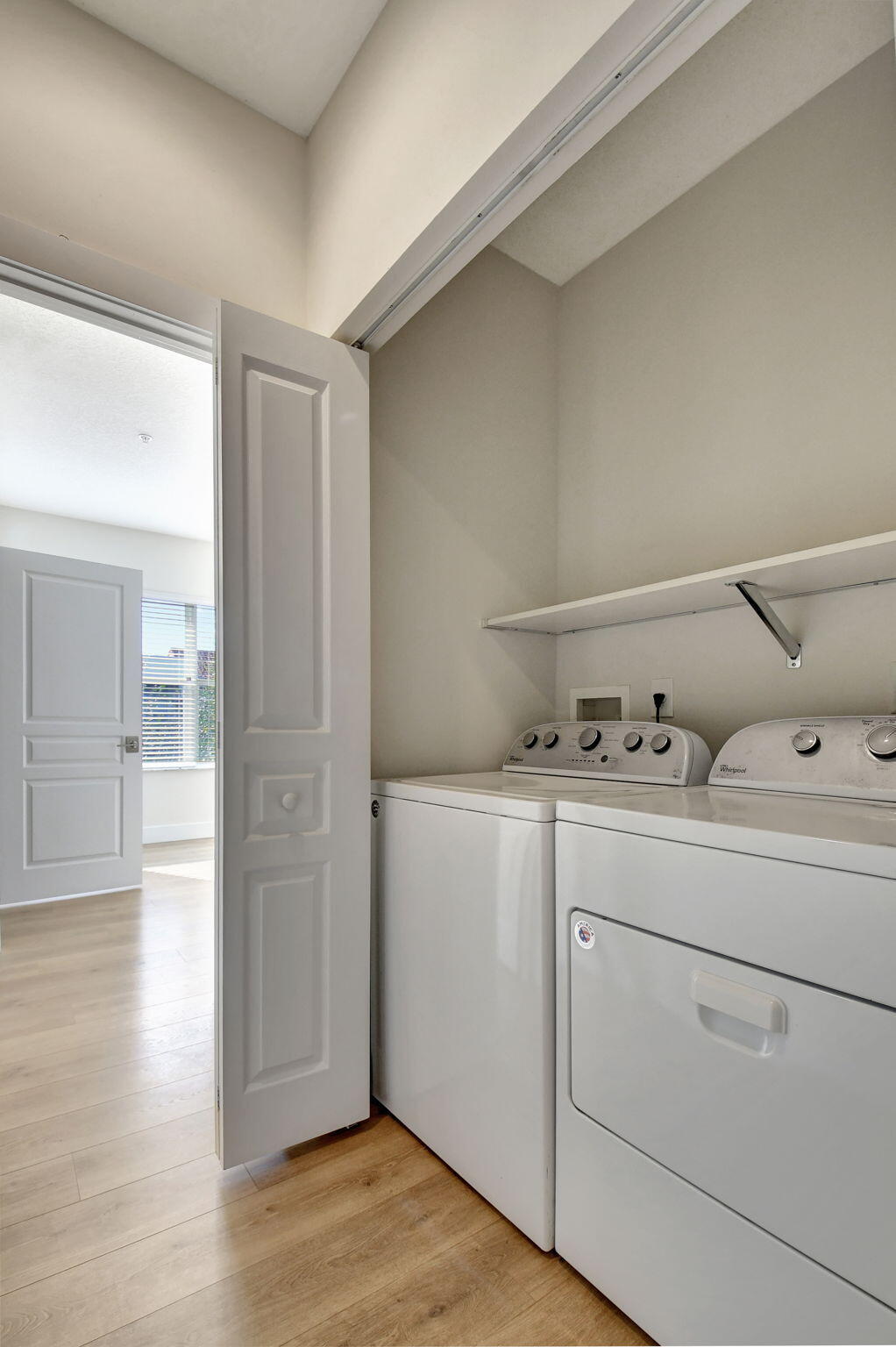 325 Atlantic Grove Way Delray Beach, FL 33444 - Photo 34 of 45 Laundry room