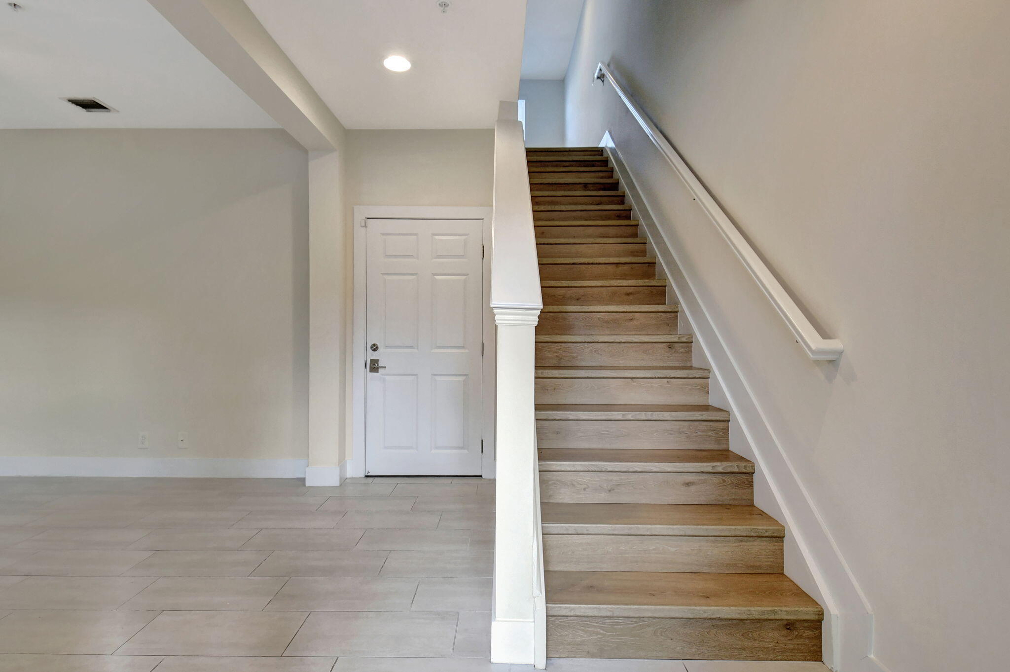 325 Atlantic Grove Way Delray Beach, FL 33444 - Photo 6 of 46 Stairway