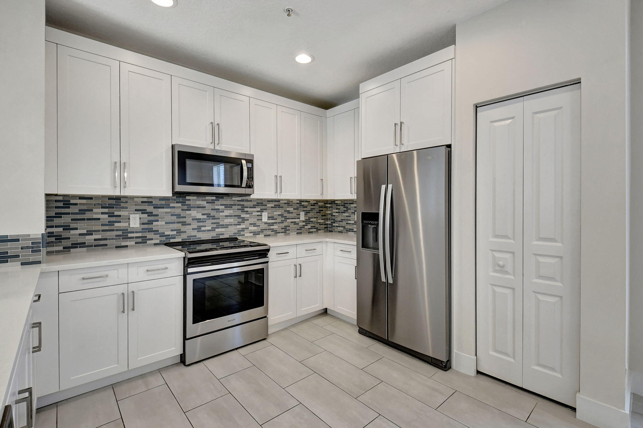 325 Atlantic Grove Way Delray Beach, FL 33444 - Photo 10 of 46 Kitchen