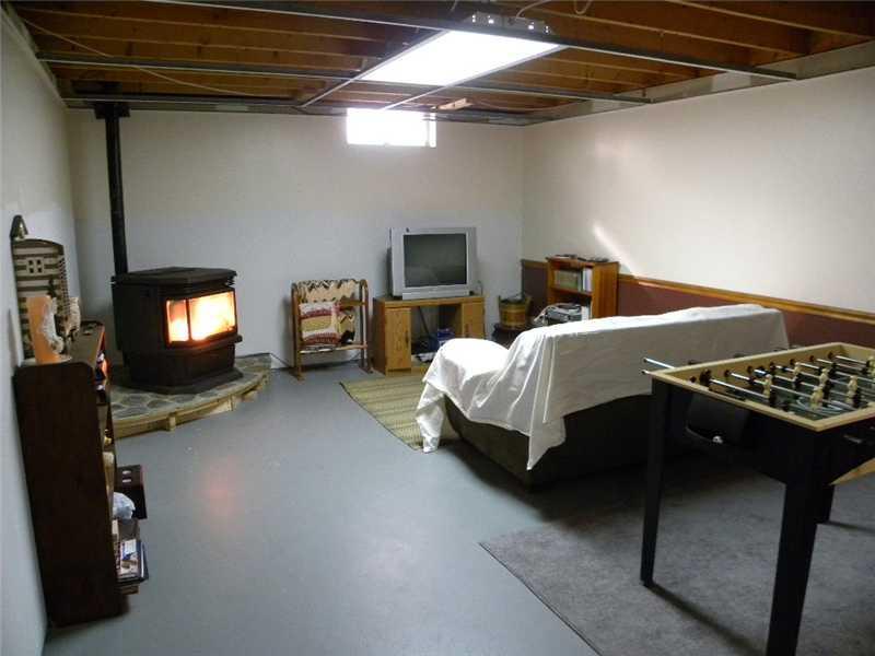 235 Ferry Road Lewiston, ME 04240 - Photo 19 of 24 Den/Family/Great Room.