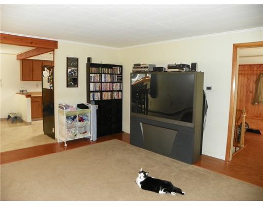 47 Intervale Road Kennebunk, ME 04043 - Photo 7 of 25 Living Room. The living room has a...