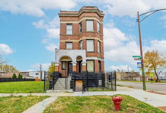$295,000 | 1600 South St Louis Avenue, Chicago, IL 60623