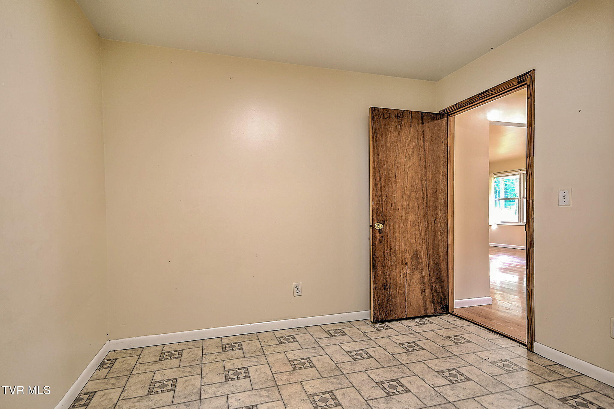 655 Wadlow Gap Road Kingsport, TN 37660 - Photo 28 of 66 24-web-or-mls-655 Wadalow Gap DP-25