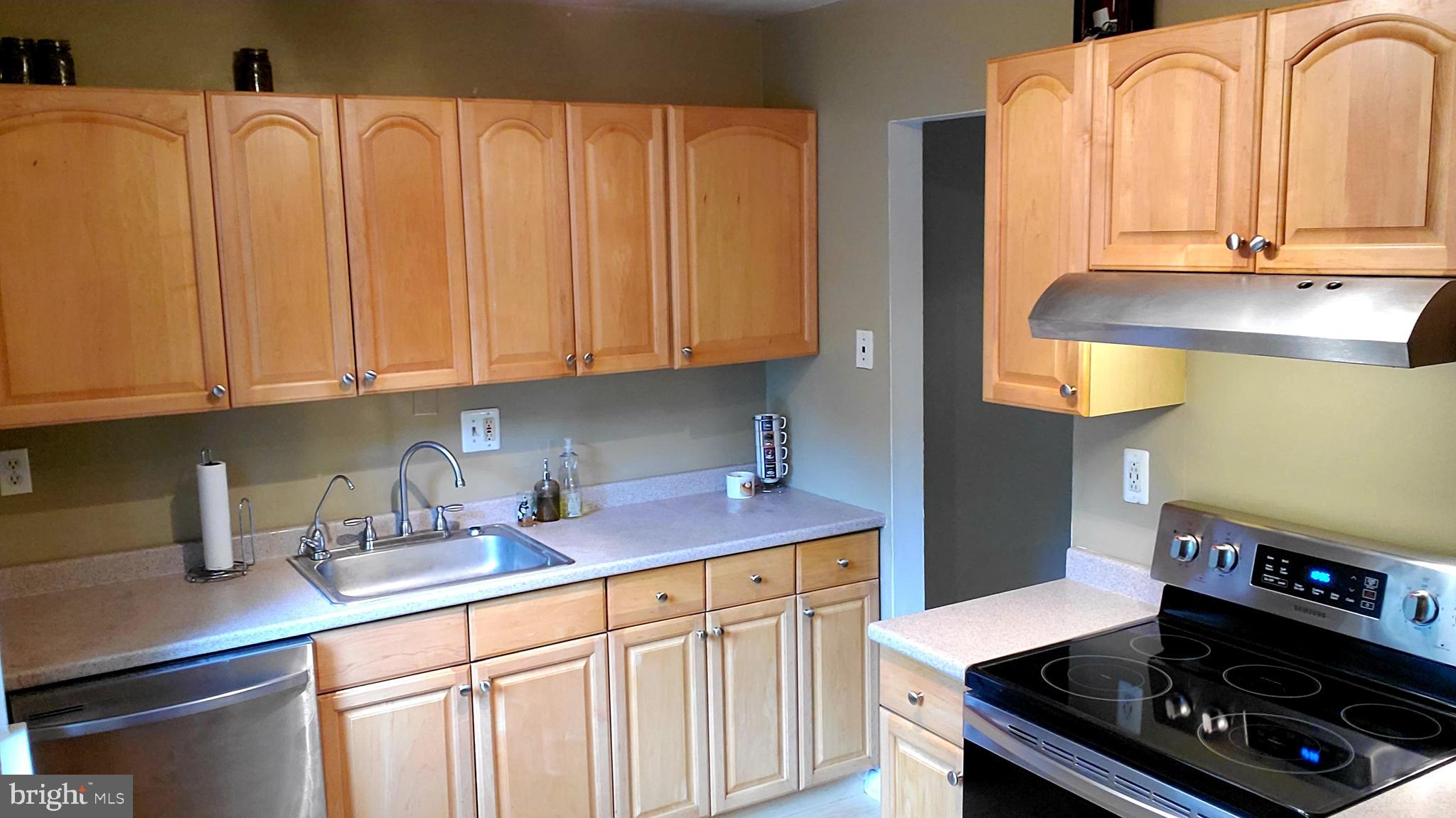 11837 Coopers Court Reston, VA 20191 - Photo 8 of 25 Kitchen