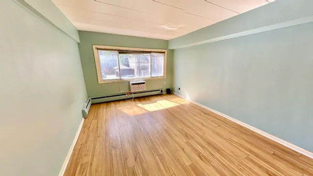 $1,250 | 5616 North Kenmore Avenue, Unit 2E, Chicago, IL 60660