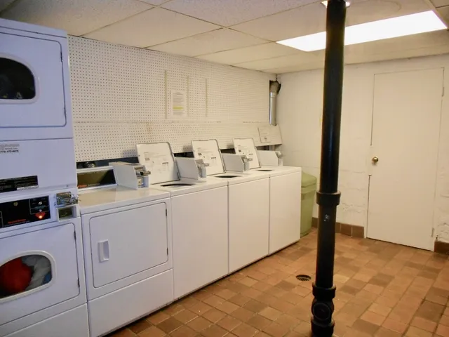 $1,250 | 5616 North Kenmore Avenue, Unit 2E, Chicago, IL 60660