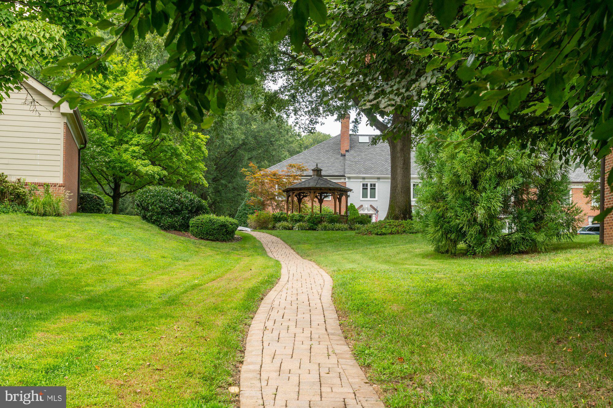 7264 Evans Mill Road McLean, VA 22101 - Photo 29 of 33 Community path