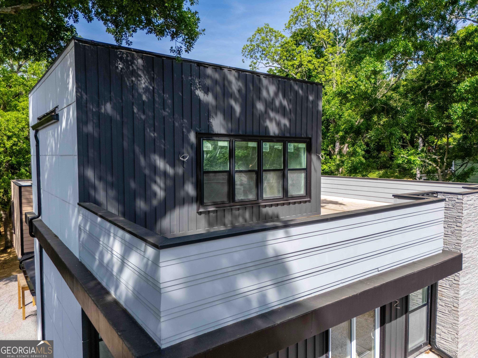 1465 East Broad Street Athens, GA 30601 - Photo 3 of 10 Rooftop patio