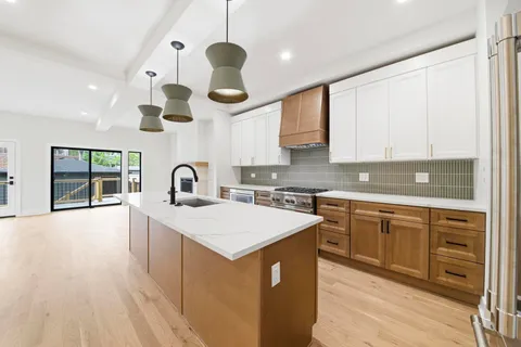 $1,499,500 | 1953 West Summerdale Avenue, Chicago, IL 60640