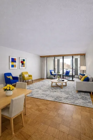 $2,700 | 77 Pond Avenue, Unit 403, Brookline, MA 02445