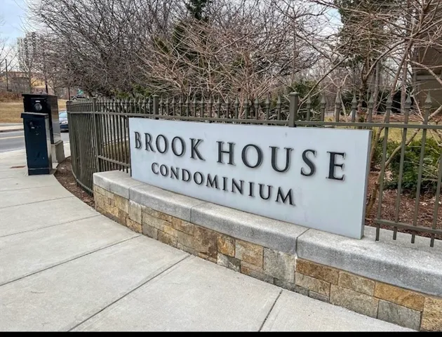 $2,700 | 77 Pond Avenue, Unit 403, Brookline, MA 02445