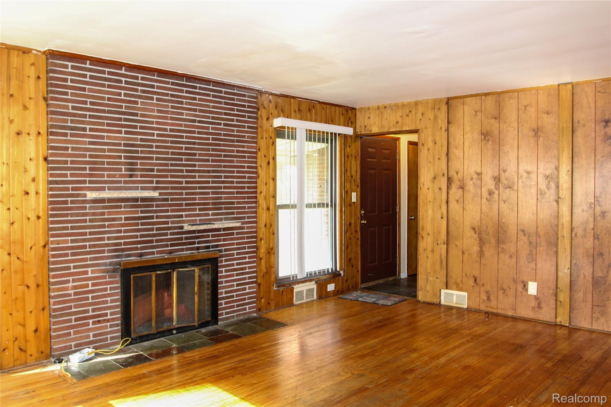 16515 East Eight Mile Road Eastpointe, MI 48021 - Photo 4 of 17 Living Room.jpg